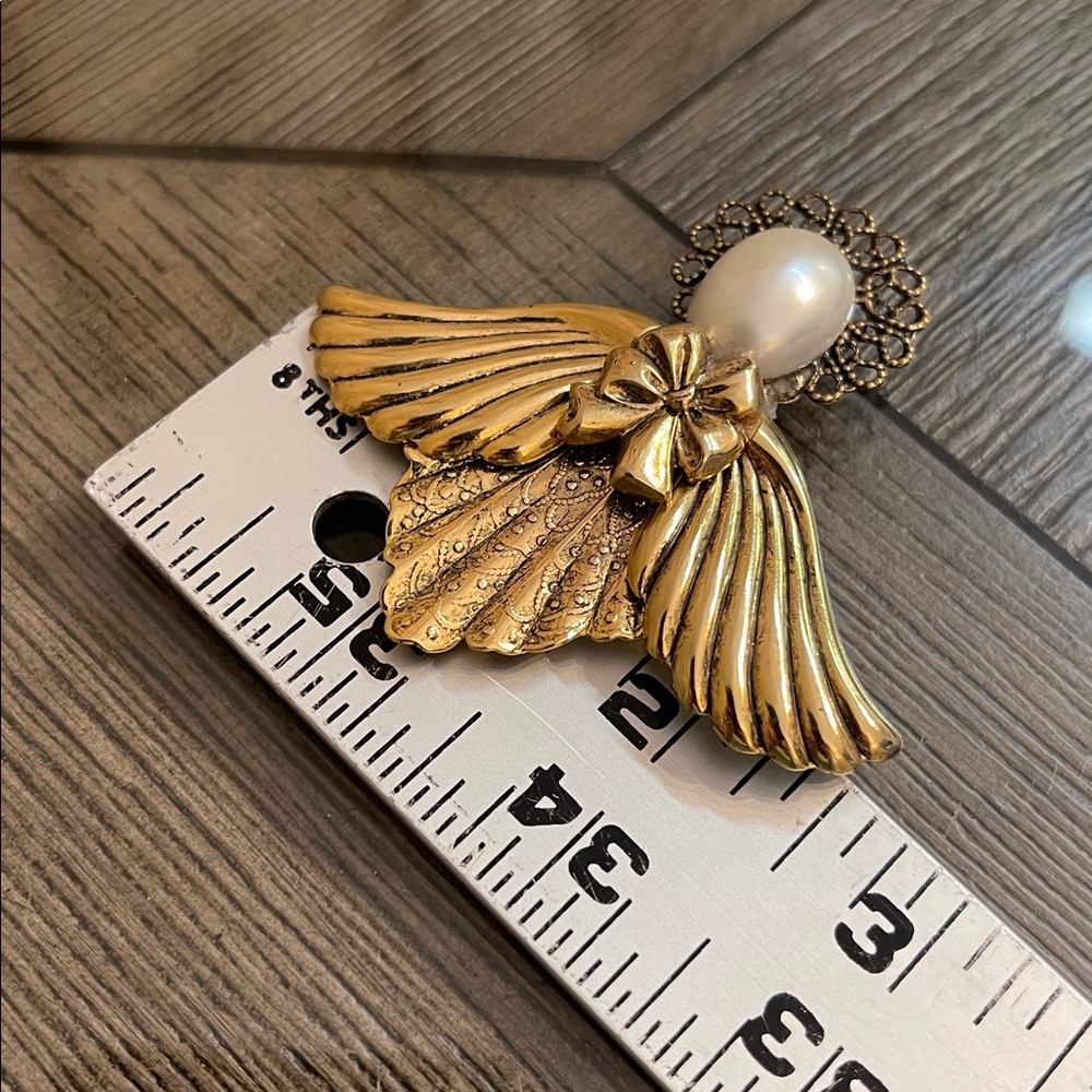 Vintage Gold-tone Angel Wing Brooch with Pearl Accent - Picture 6 of 16